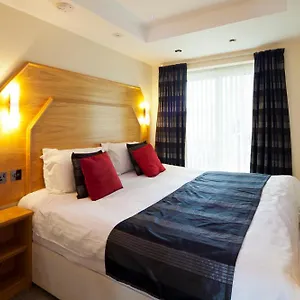Queens Mansions: Empress Blackpool